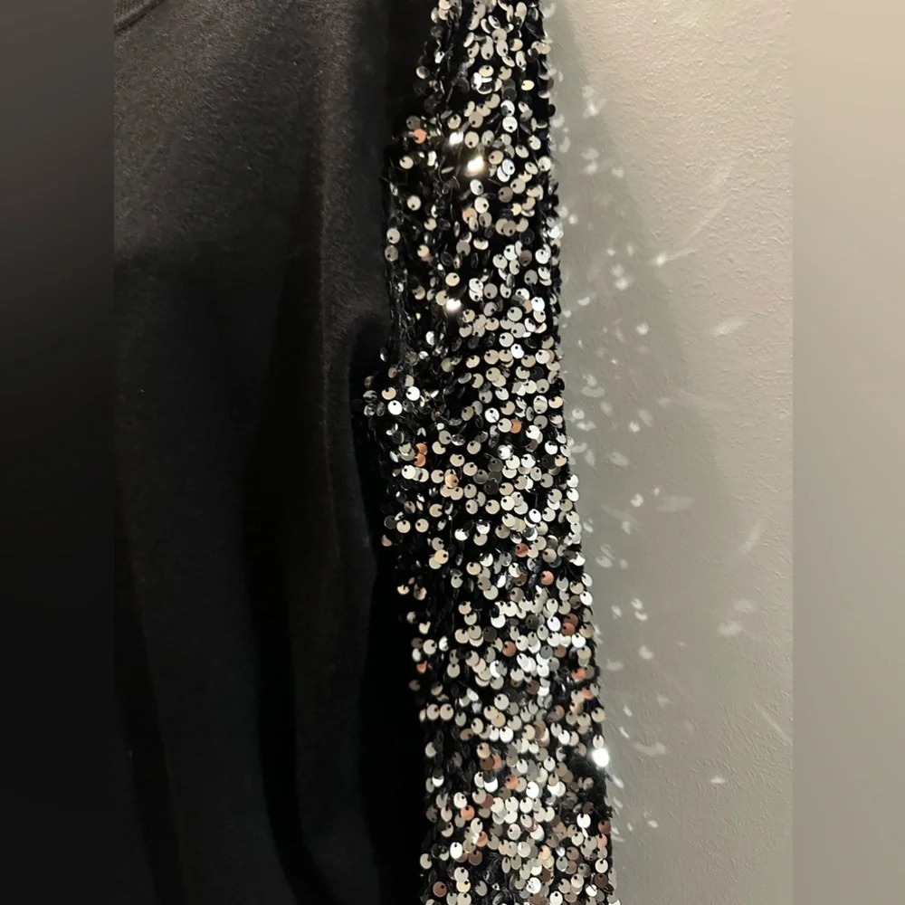 Siani Milano Weekend in Vegas Black with silver sequins top New with tags Size L